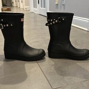 Hunter Original Short Wedge Rain Boots with Studded Straps - Like New